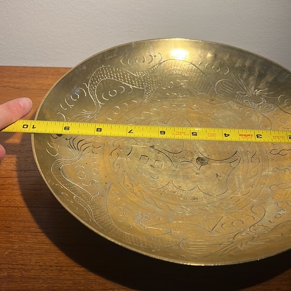 Solid, brass hand, carved bowl decorative plate very heavy, good quality vintage - Picture 4 of 6